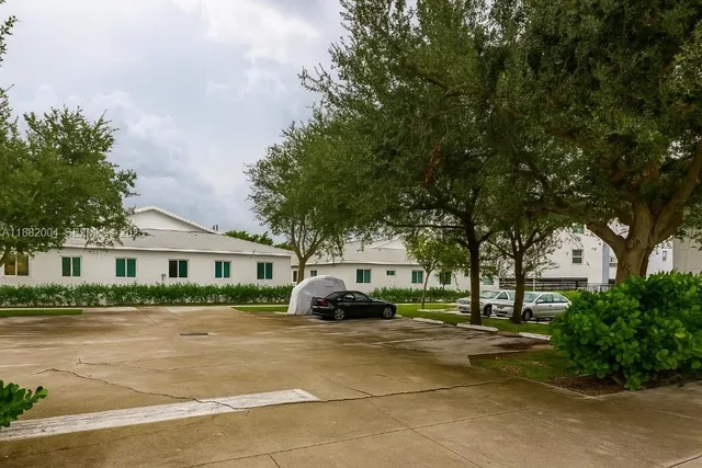 $2,700 | 2516 Lincoln Street, Hollywood, FL 33020