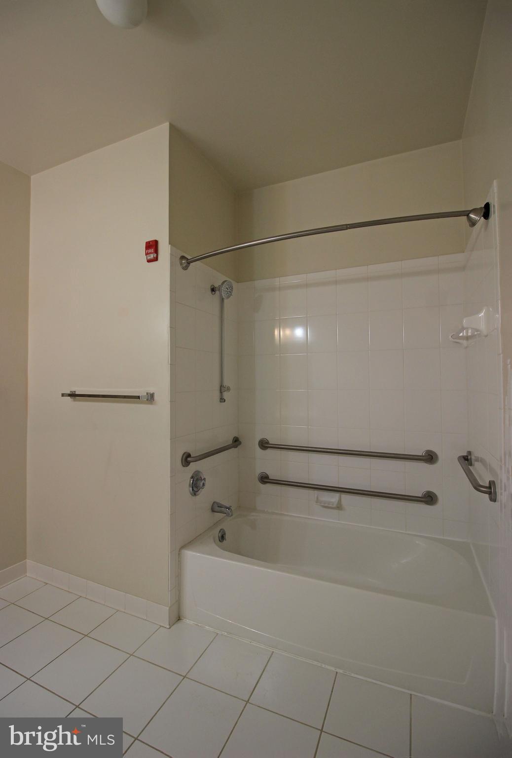 2726 Gallows Road, Unit 112 Vienna, VA 22180 - Photo 16 of 27 a bathroom with a bathtub