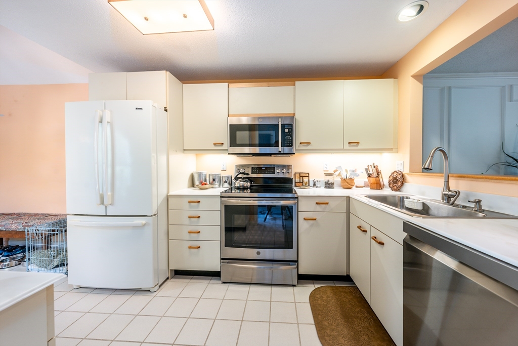 206 Kates Path, Unit 206 Yarmouth, MA 02675 - Photo 16 of 34