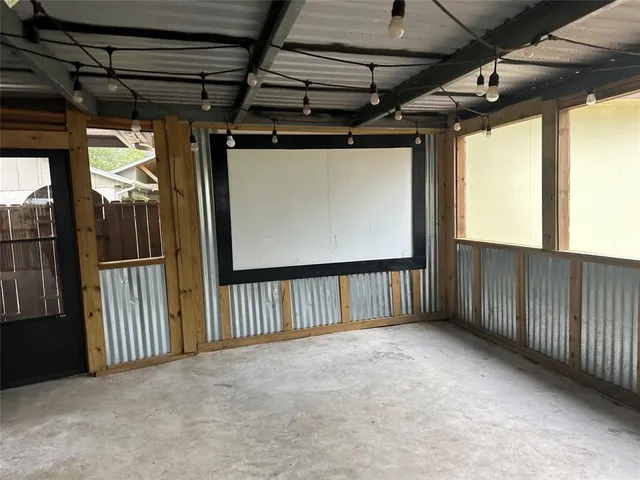 $2,400 | 228 Oak Manor Drive, Alvin, TX 77511