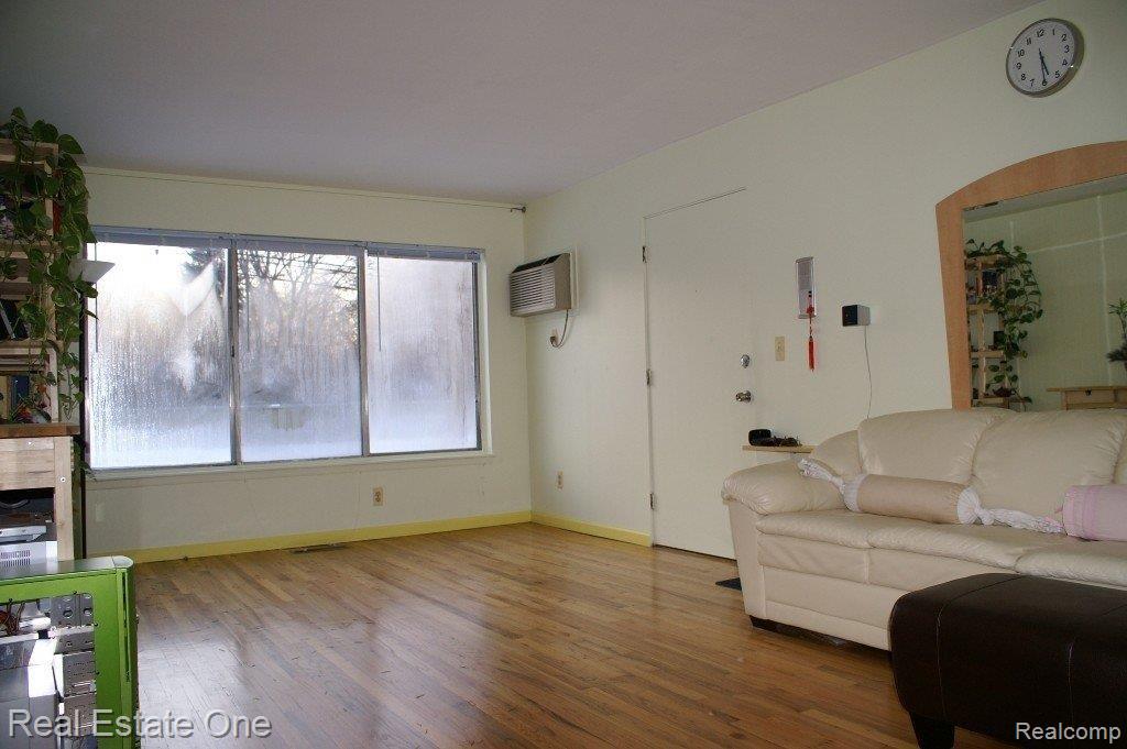 25671 Lahser Road, Unit 39 Southfield, MI 48033 - Photo 4 of 11