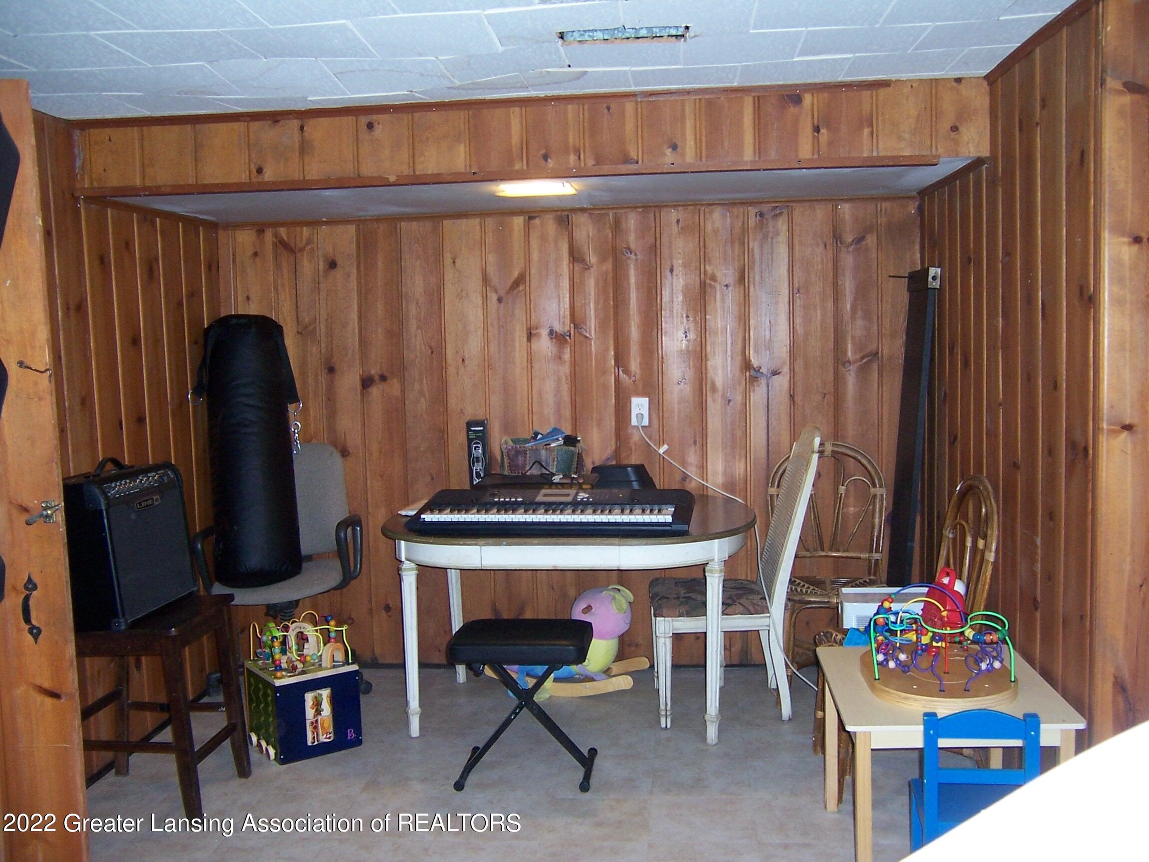 3713 Tecumseh River Road Lansing, MI 48906 - Photo 43 of 44 100_4280