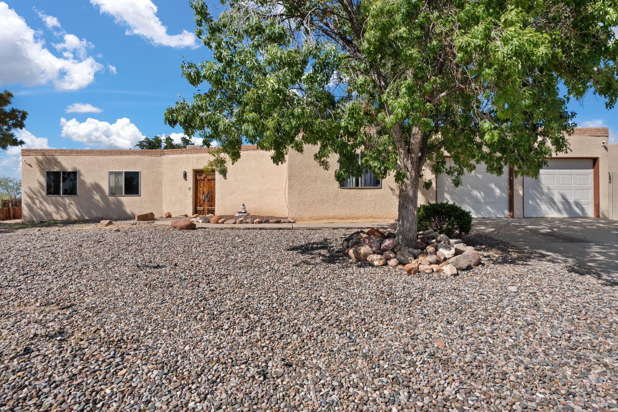 817 Oreja De Oro Drive Southeast Rio Rancho, NM 87124 - Photo 2 of 41 Gallery Image 2