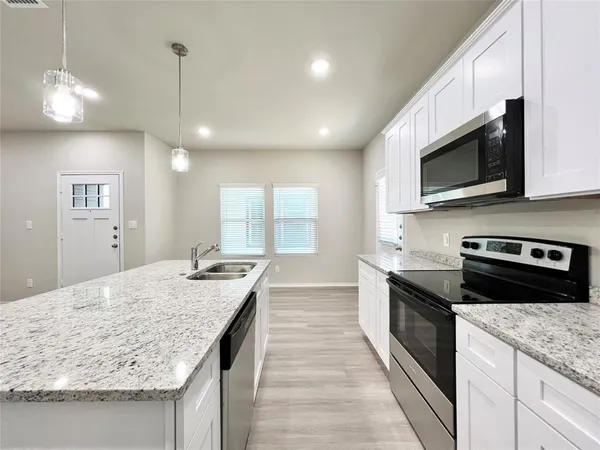 $1,875 | 3501 East Renfro Street, Unit 407, Burleson, TX 76028