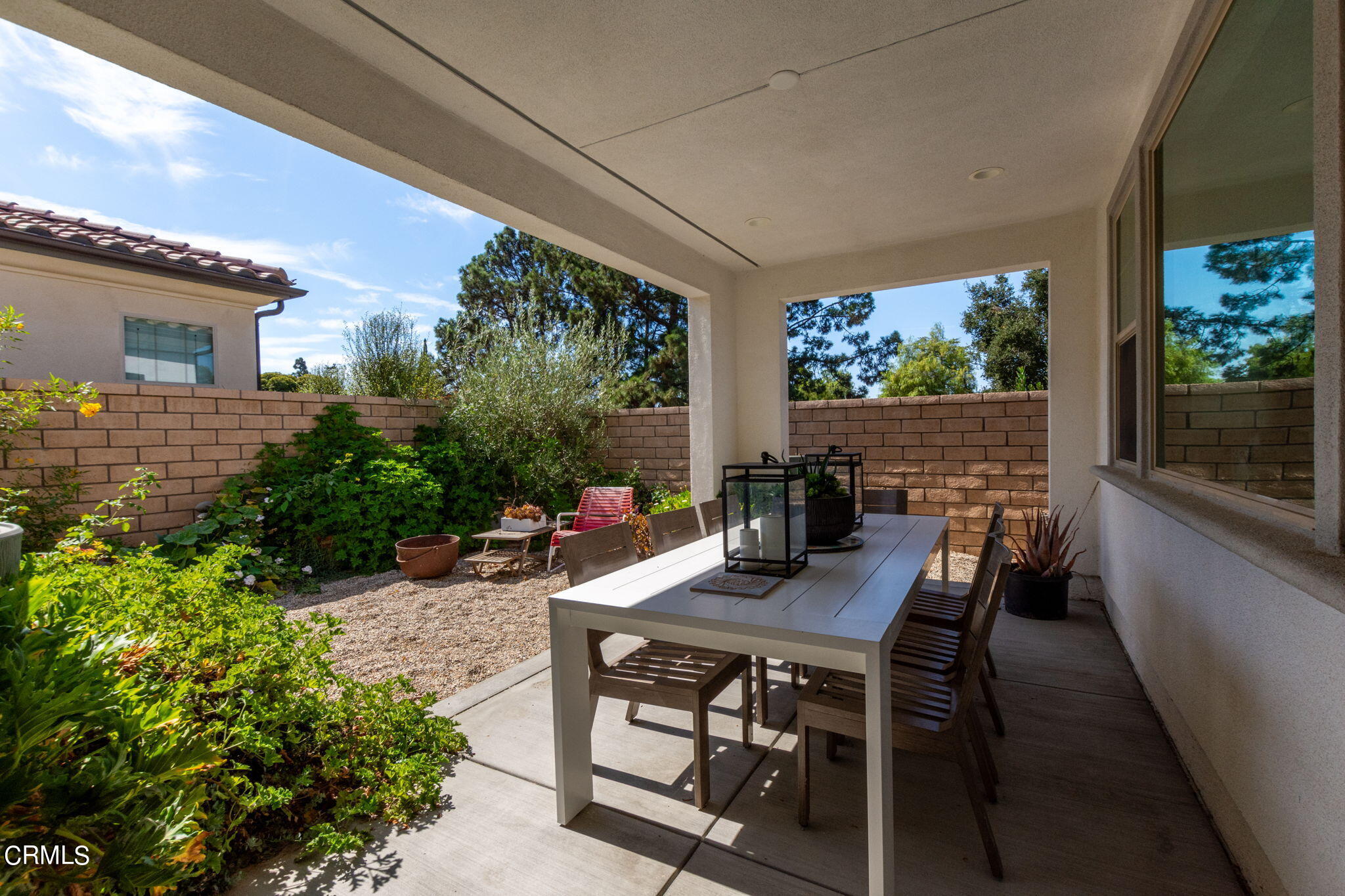 2388 Rondell Road Camarillo, CA 93012 - Photo 18 of 39 a view of an outdoor seating area