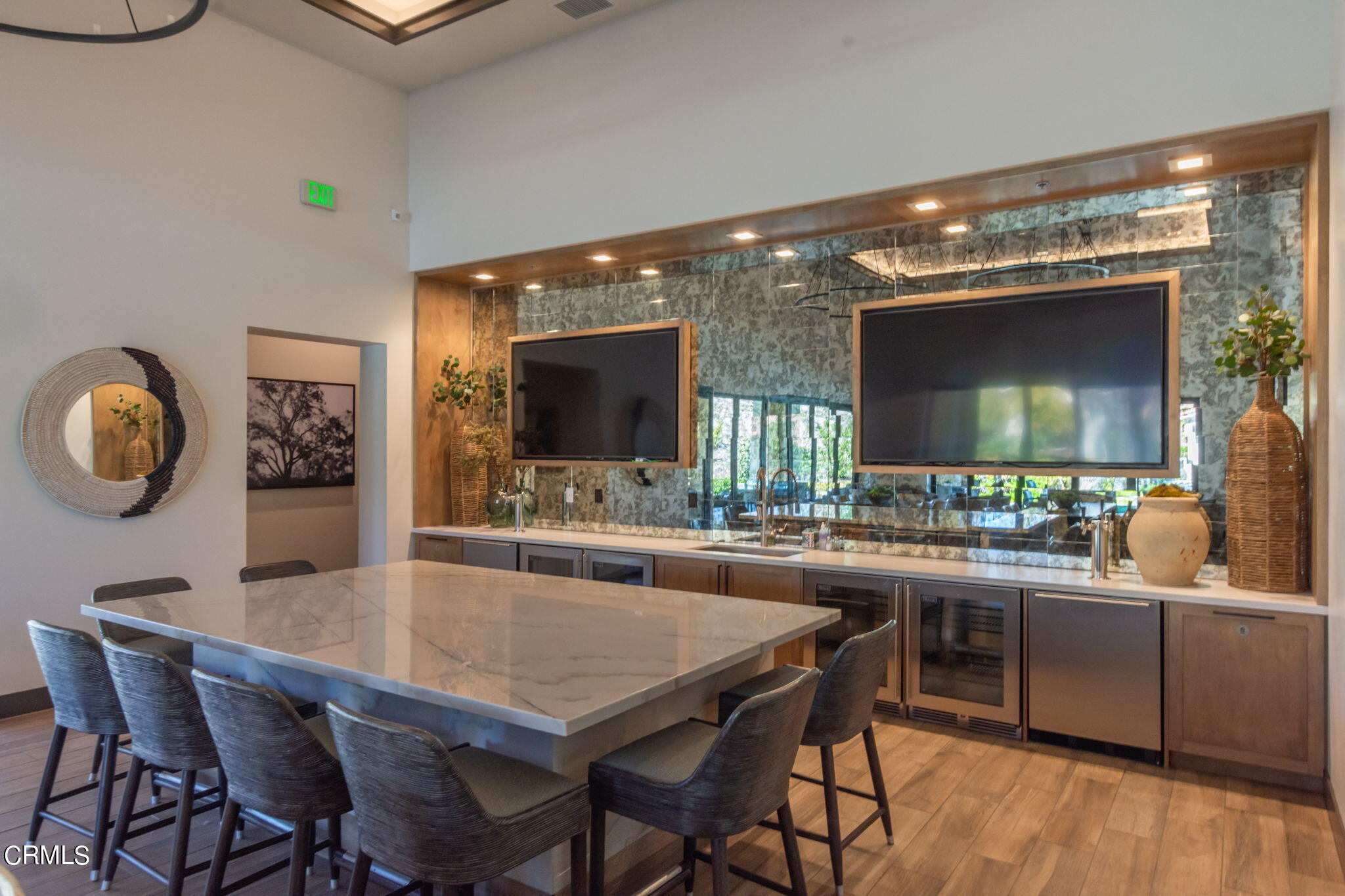 2388 Rondell Road Camarillo, CA 93012 - Photo 33 of 39 a kitchen with a table and chairs in it