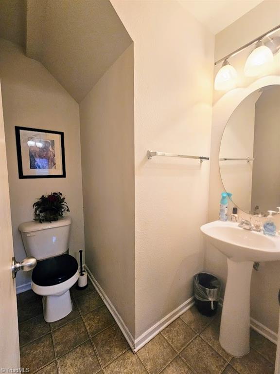 2514 Renard Road Greensboro, NC 27406 - Photo 14 of 17 Powder room