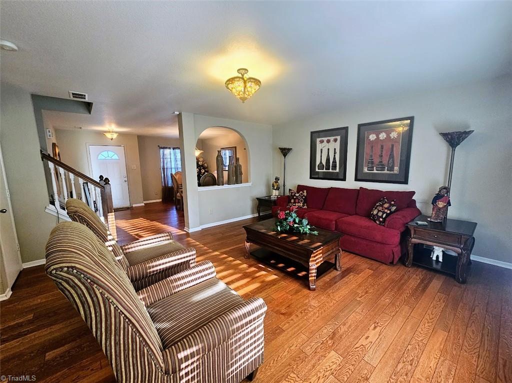 2514 Renard Road Greensboro, NC 27406 - Photo 2 of 17 Living room