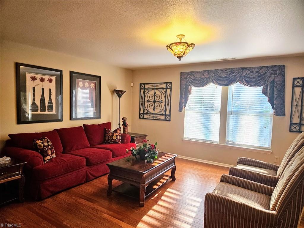 2514 Renard Road Greensboro, NC 27406 - Photo 3 of 17 Living room