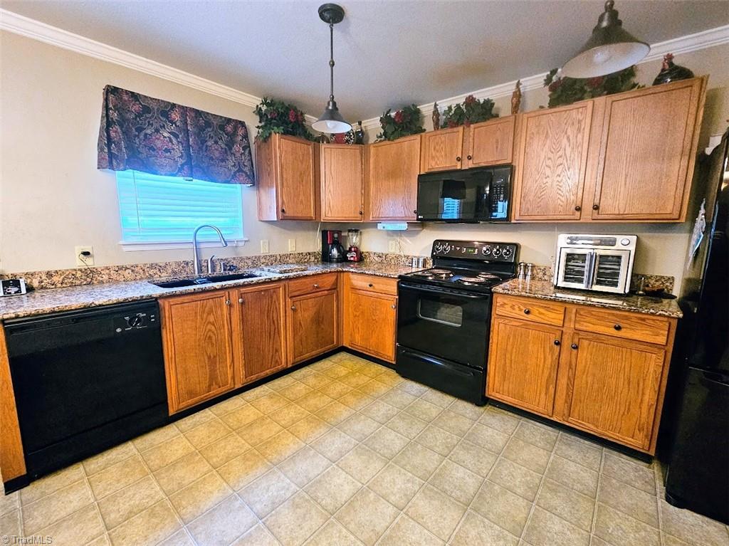 2514 Renard Road Greensboro, NC 27406 - Photo 5 of 17 Kitchen