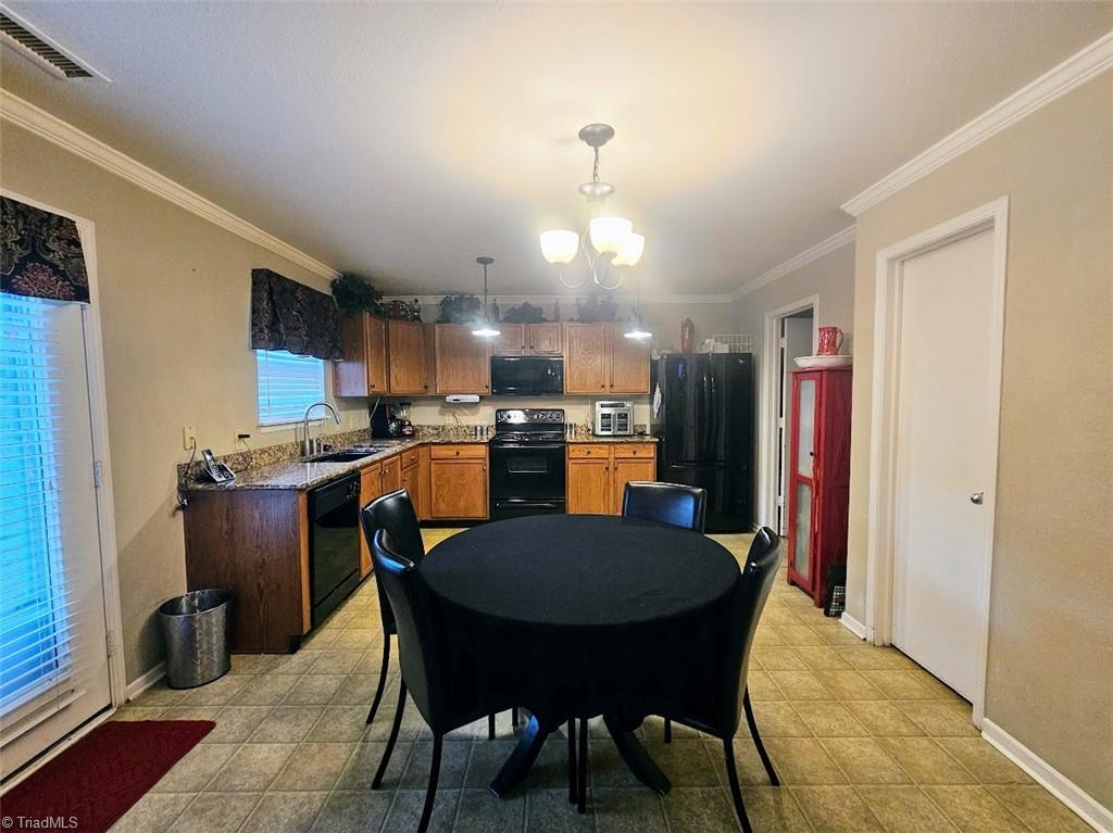 2514 Renard Road Greensboro, NC 27406 - Photo 6 of 17 Breakfast nook/kitchen view