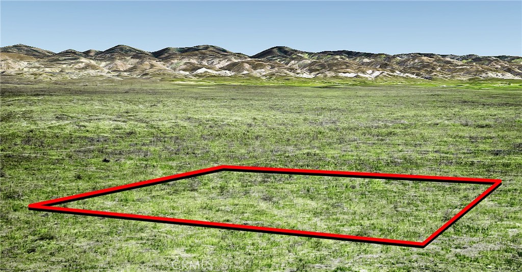 14805 Beckworth Road Santa Margarita, CA 93453 - Photo 3 of 4 a view of a large pool with a lake view