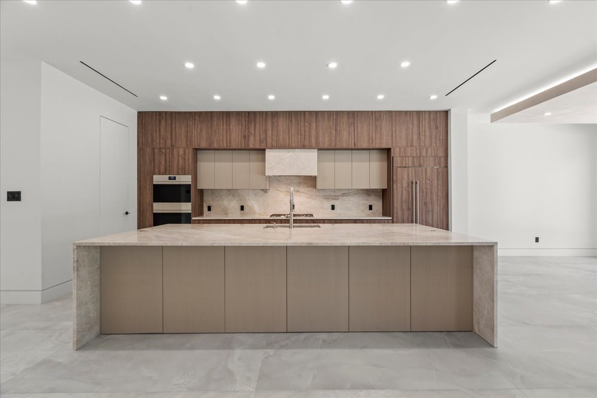 827 Bunker Hill Road Houston, TX 77024 - Photo 8 of 49 Gallery Image 8