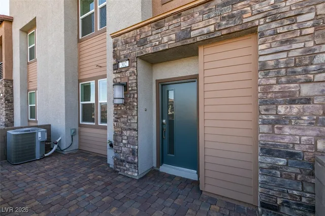 $1,970 | 302 Walsh Peak Avenue, Henderson, NV 89015