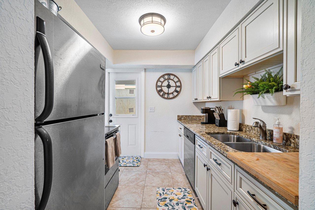 620 Lake Ida Road Delray Beach, FL 33444 - Photo 13 of 27 012-620LakeIdaRoad-DelrayBeach-FL-33444-