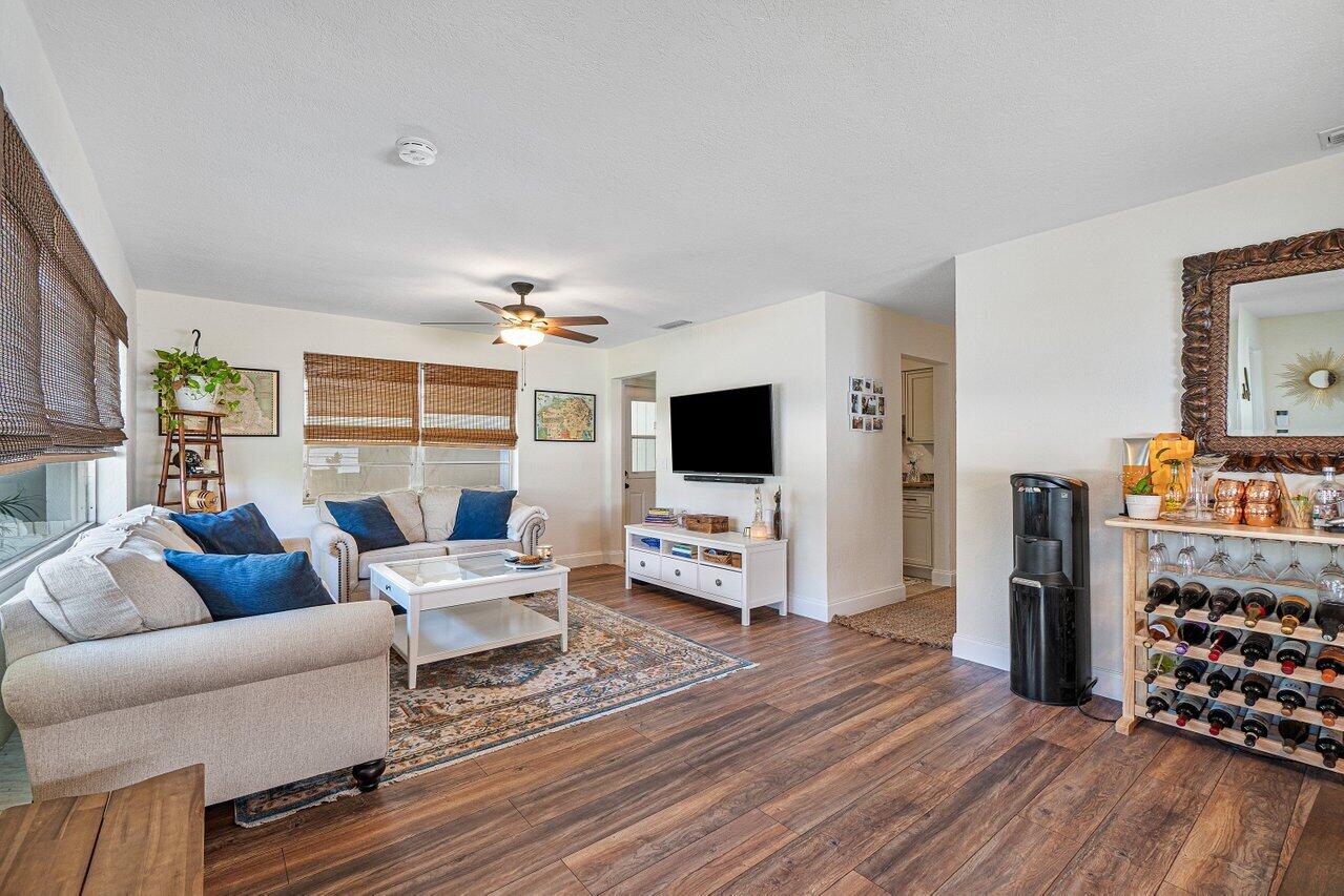 620 Lake Ida Road Delray Beach, FL 33444 - Photo 8 of 27 007-620LakeIdaRoad-DelrayBeach-FL-33444-