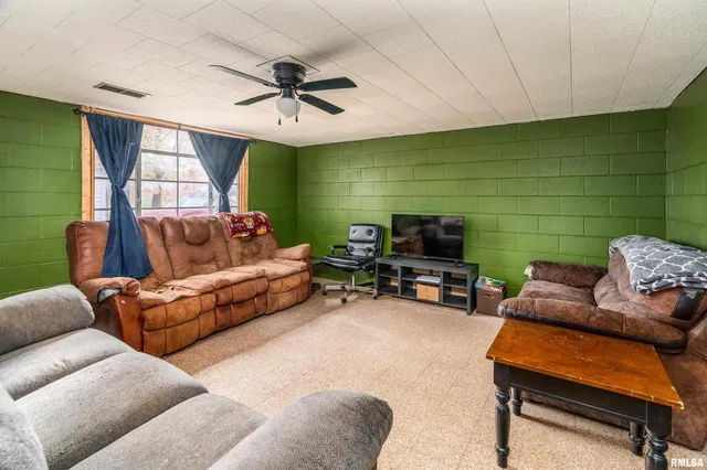 $85,000 | 2010 1st Street, Eldorado, IL 62930