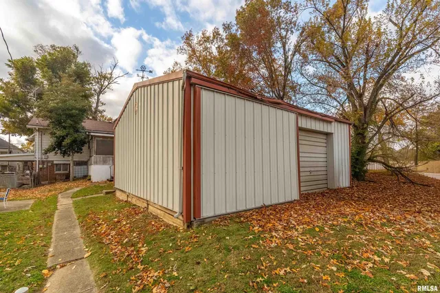 $85,000 | 2010 1st Street, Eldorado, IL 62930