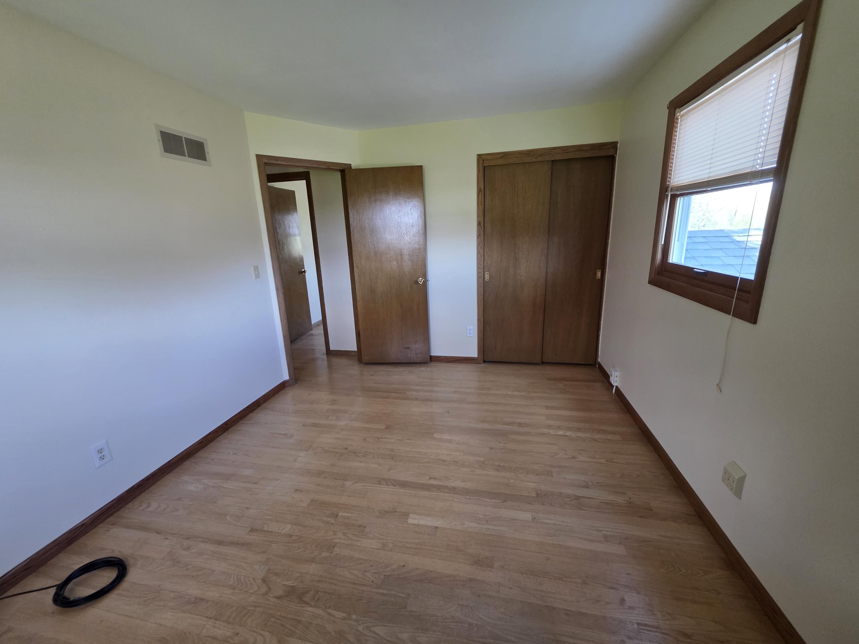 S53W24945 Glendale Road Waukesha, WI 53189 - Photo 15 of 48 15