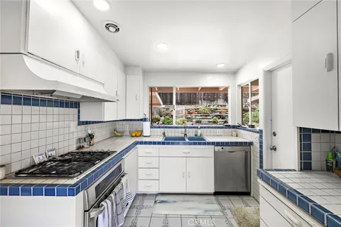 $3,695,000 | 980 Canyon View Drive, Laguna Beach, CA 92651