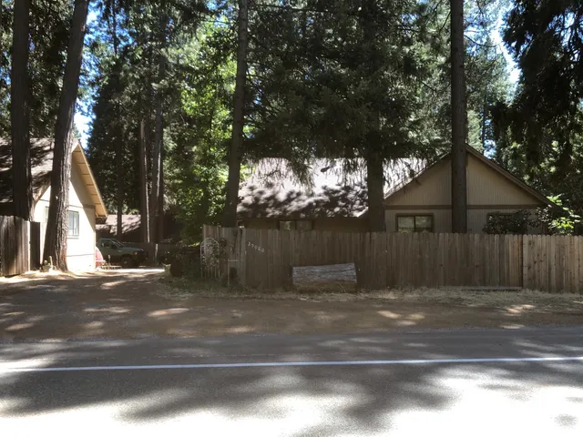 a view of backyard of house