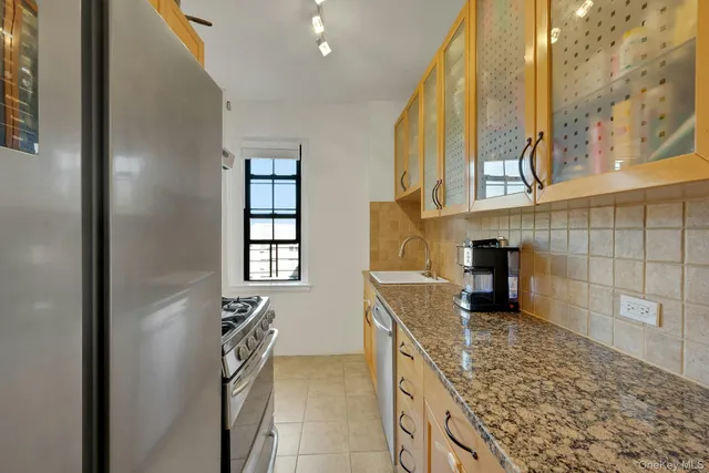 $449,000 | 180 Garth Road, Unit 6E, Scarsdale, NY 10583