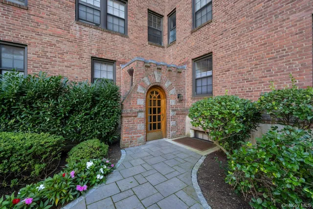 $449,000 | 180 Garth Road, Unit 6E, Scarsdale, NY 10583