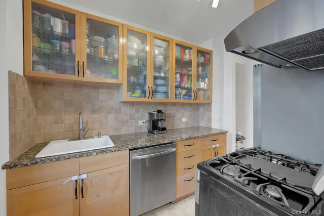 $449,000 | 180 Garth Road, Unit 6E, Scarsdale, NY 10583