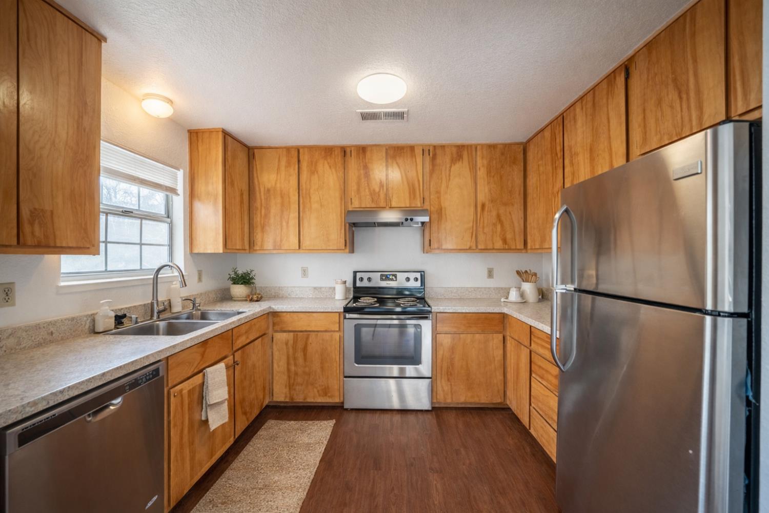 494 Surrey Court Murphys, CA 95247 - Photo 28 of 76 AI Virtually Staged Photo