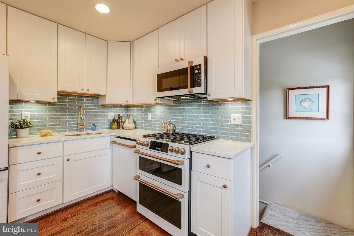 4801 Wyaconda Road Rockville, MD 20852 - Photo 19 of 48 42" custom Shaker cabinets