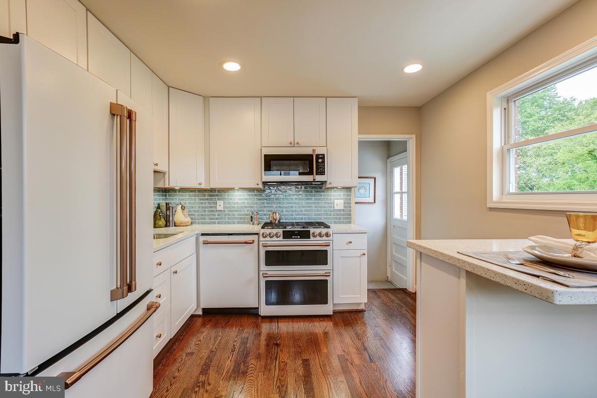 4801 Wyaconda Road Rockville, MD 20852 - Photo 22 of 48 Under-cabinet lighting
