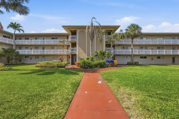 $74,995 | 2606 Garden Drive South, Unit 305, Lake Worth, FL 33461
