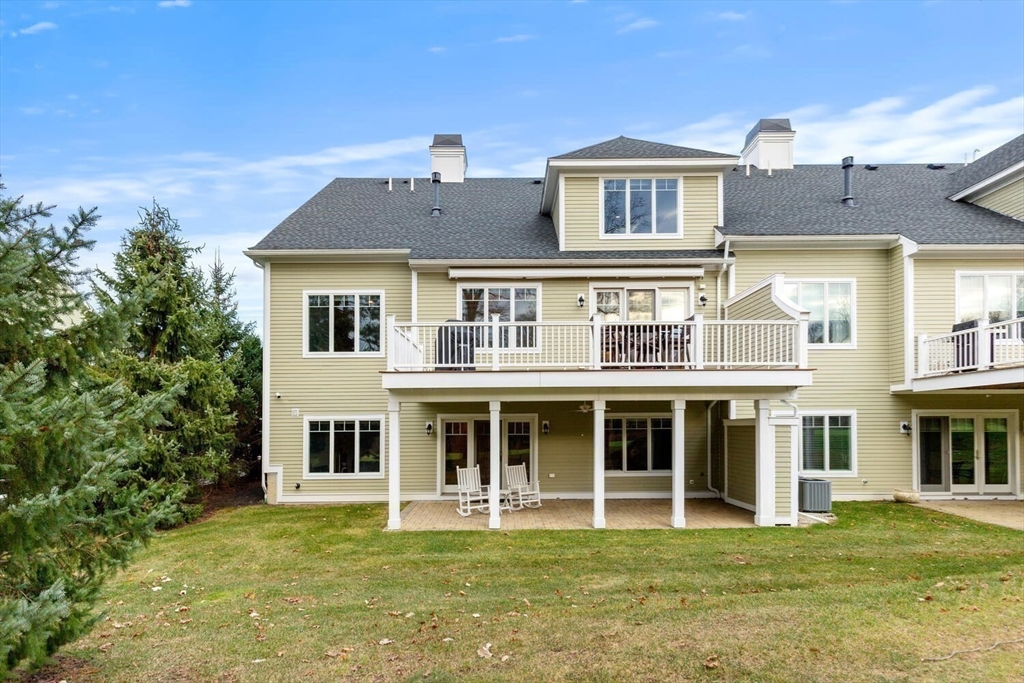 37 Crenshaw Lane, Unit 37 Andover, MA 01810 - Photo 37 of 40 a front view of a house with a garden