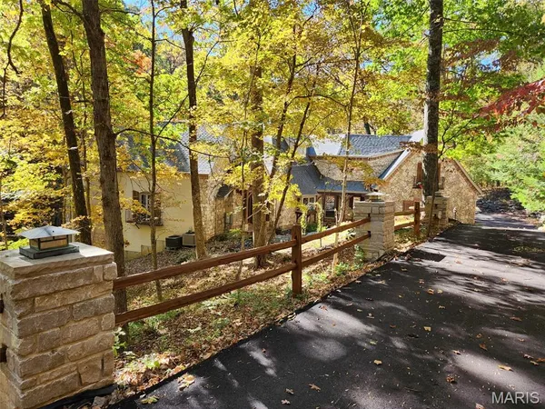 $1,250,000 | 832 Stone Bridge Springs Drive, Wildwood, MO 63038