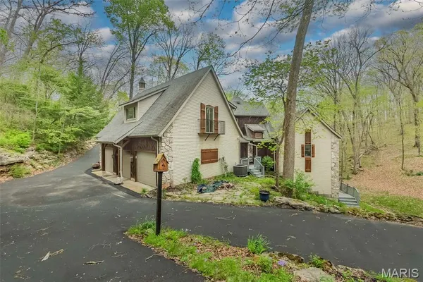 $1,250,000 | 832 Stone Bridge Springs Drive, Wildwood, MO 63038