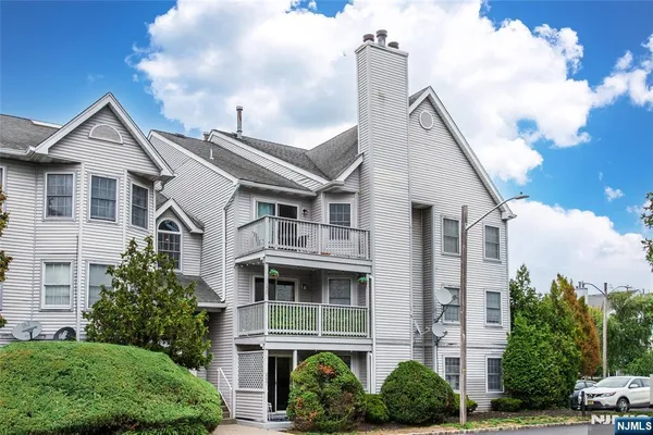 $359,000 | 117 Quartz Lane, Paterson, NJ 07501