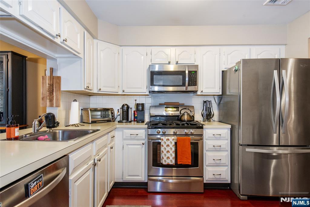 117 Quartz Lane Paterson, NJ 07501 - Photo 15 of 26