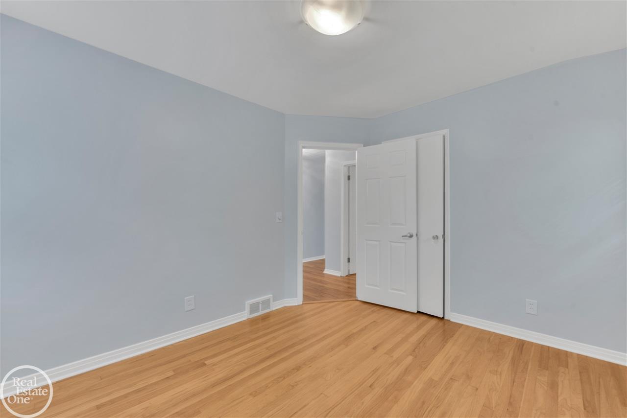 860 Shoreham Road Grosse Pointe, MI 48236 - Photo 11 of 43 50016432-10.JPG