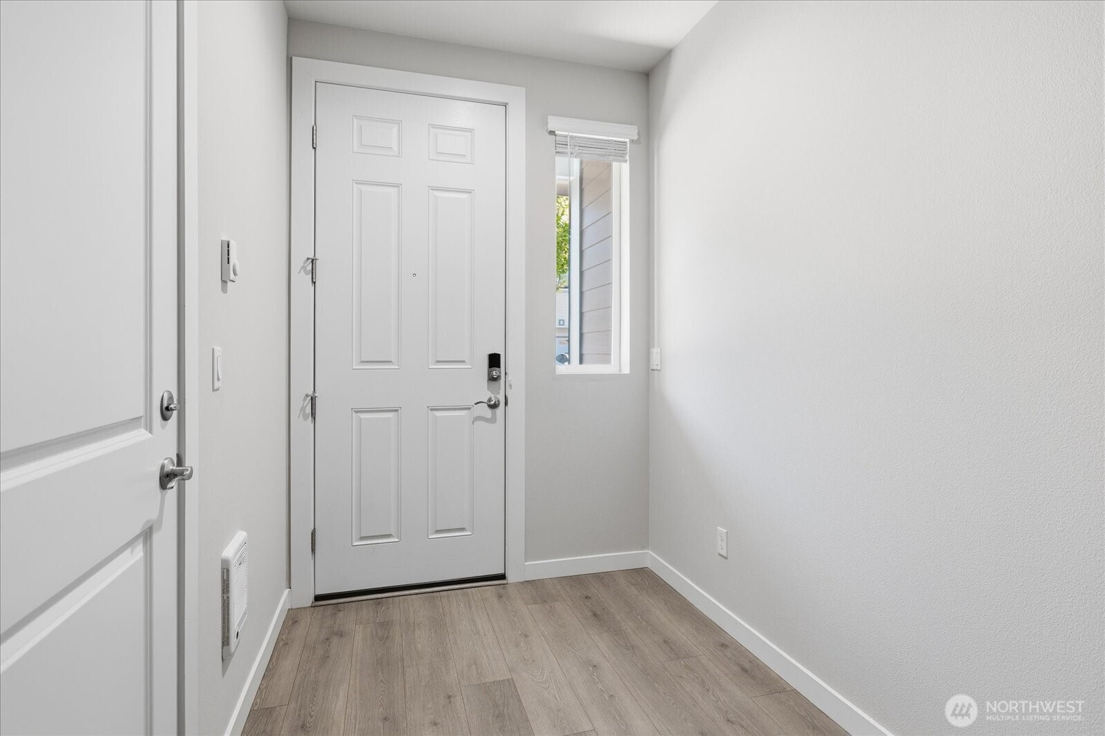 19324 35th Drive Southeast, Unit E Bothell, WA 98012 - Photo 4 of 25