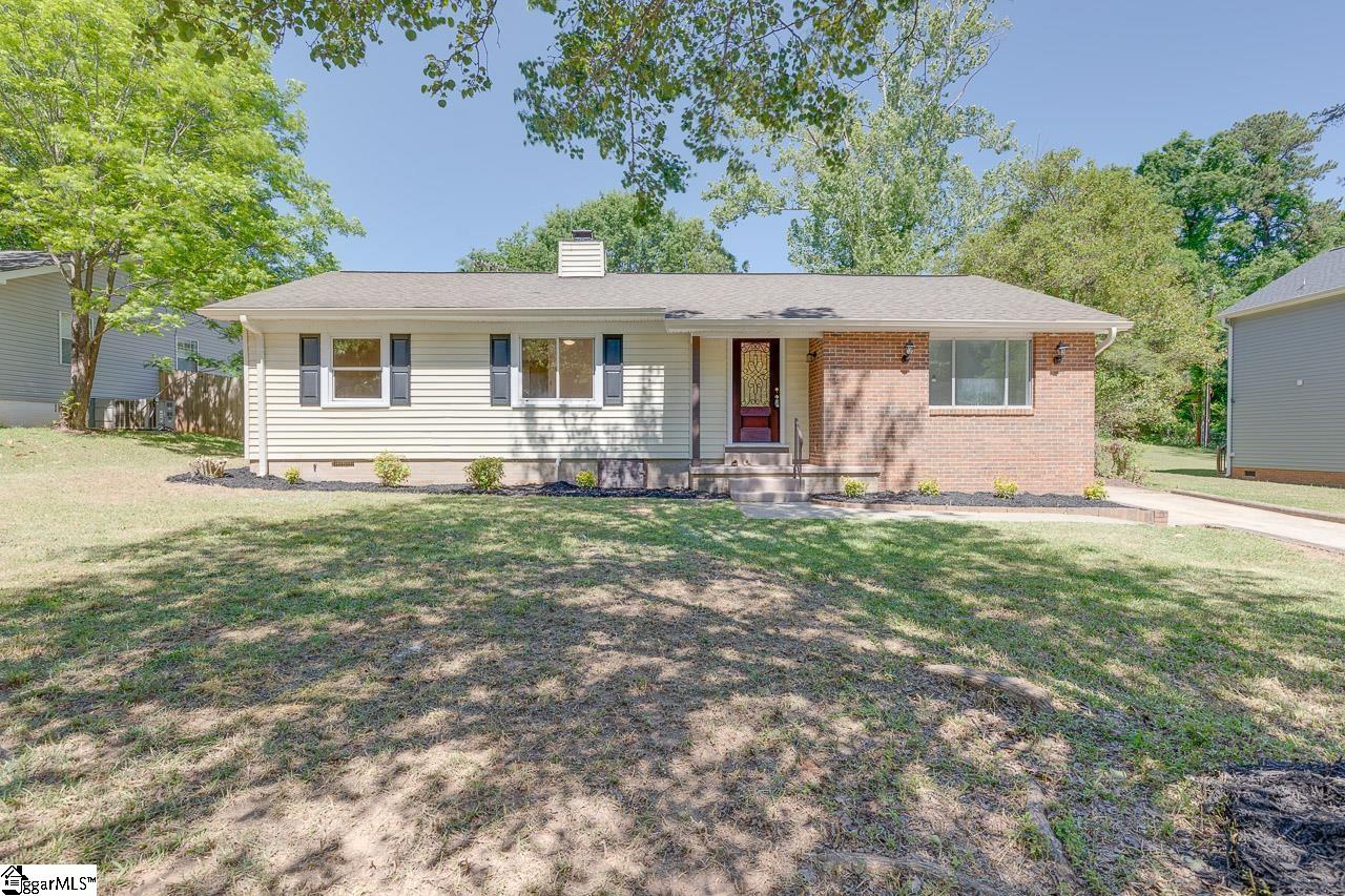 12 Foxhall Road Greenville, SC 29605 - Photo 1 of 32 Gallery Image 1