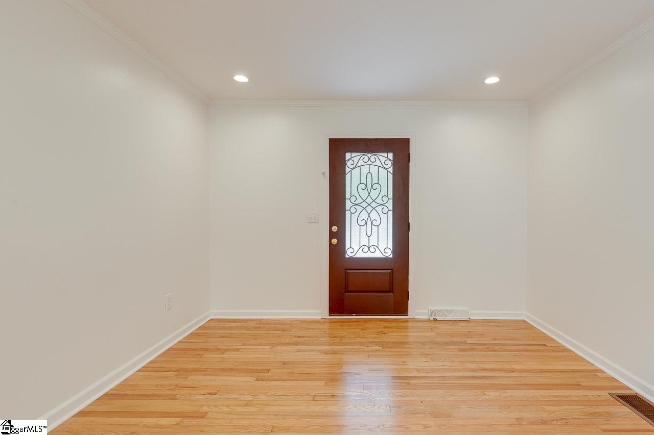 12 Foxhall Road Greenville, SC 29605 - Photo 2 of 32 Gallery Image 2