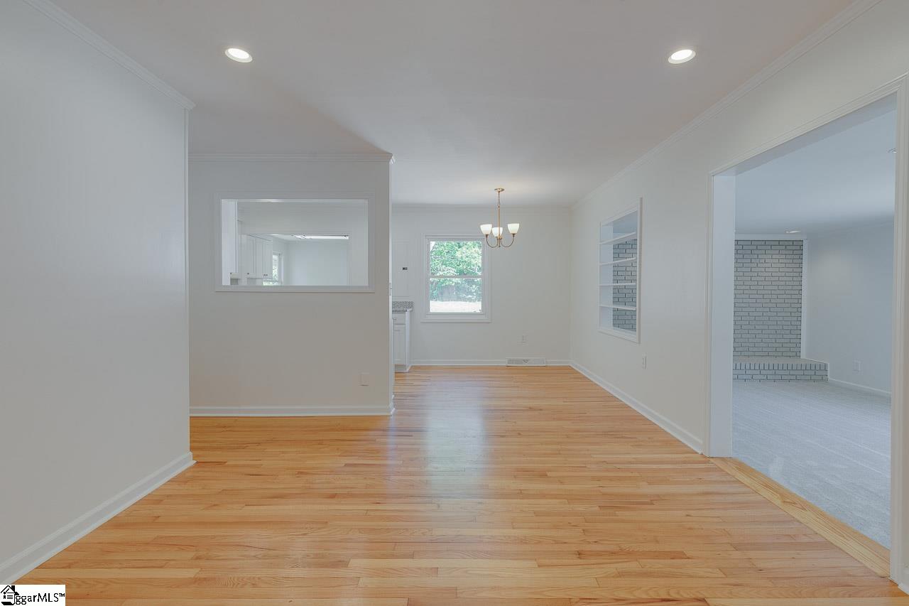 12 Foxhall Road Greenville, SC 29605 - Photo 3 of 32 Gallery Image 3