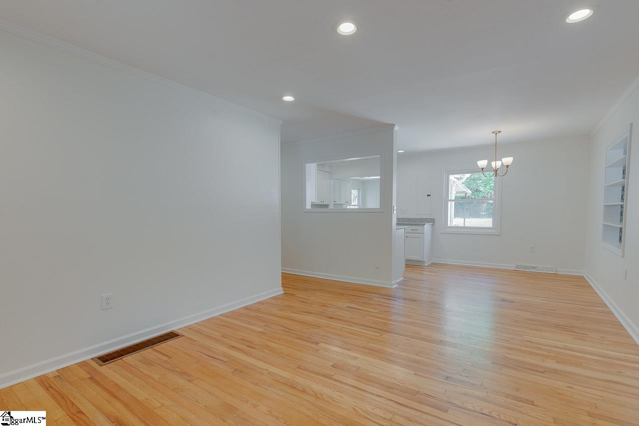 12 Foxhall Road Greenville, SC 29605 - Photo 4 of 32 Gallery Image 4