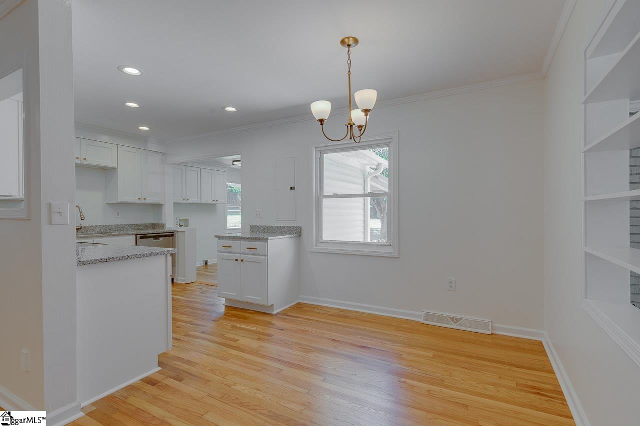 12 Foxhall Road Greenville, SC 29605 - Photo 6 of 32 Gallery Image 6