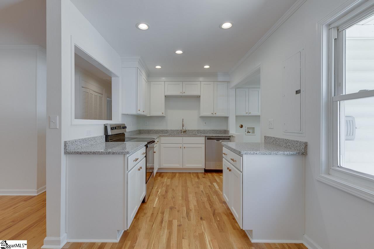 12 Foxhall Road Greenville, SC 29605 - Photo 7 of 32 Gallery Image 7