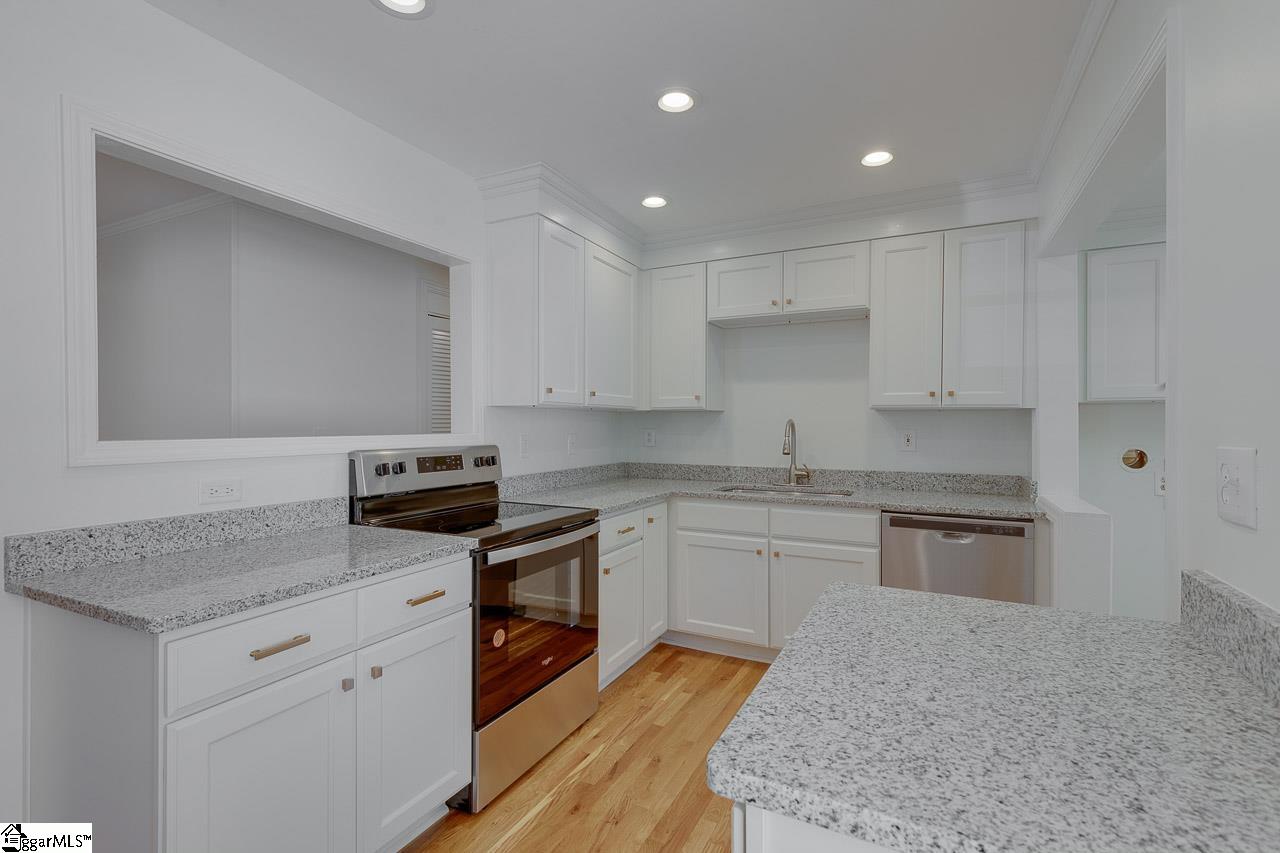 12 Foxhall Road Greenville, SC 29605 - Photo 8 of 32 Gallery Image 8