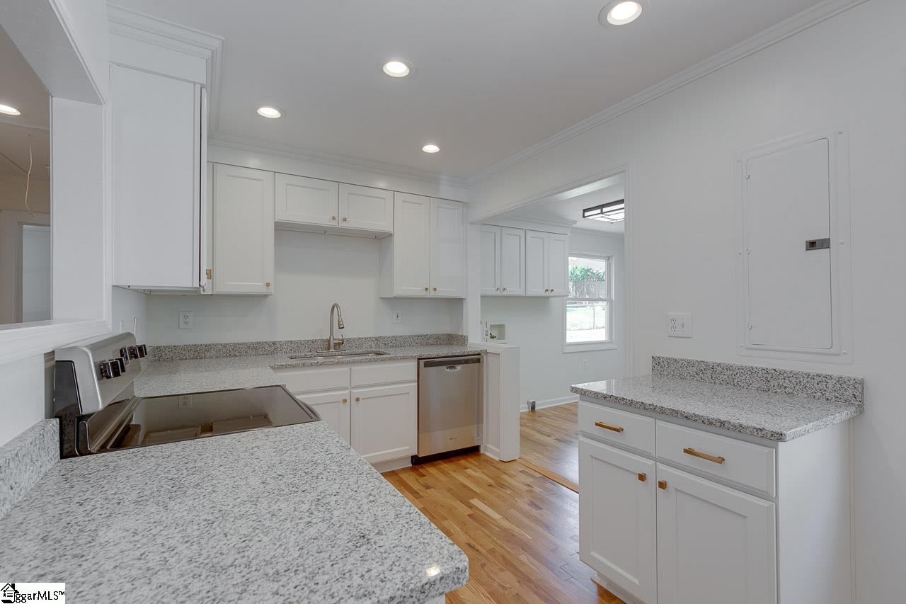 12 Foxhall Road Greenville, SC 29605 - Photo 9 of 32 Gallery Image 9