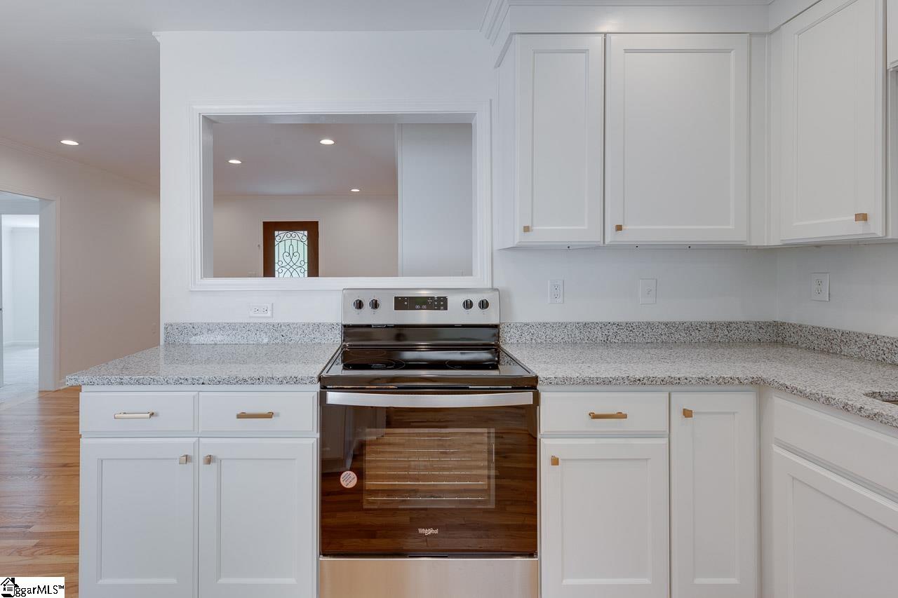 12 Foxhall Road Greenville, SC 29605 - Photo 10 of 32 Gallery Image 10