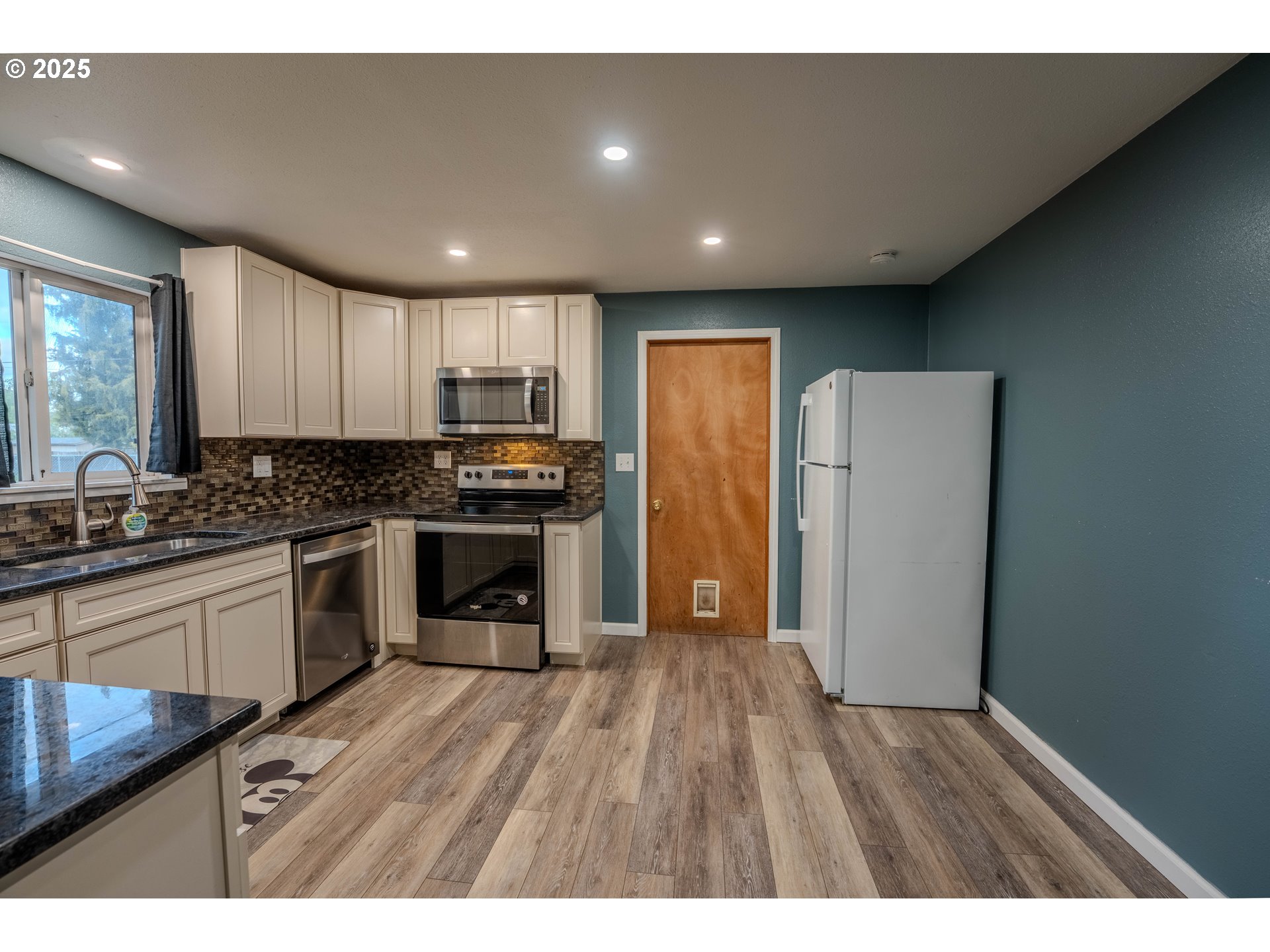 990 24th Street Southeast Salem, OR 97301 - Photo 13 of 21