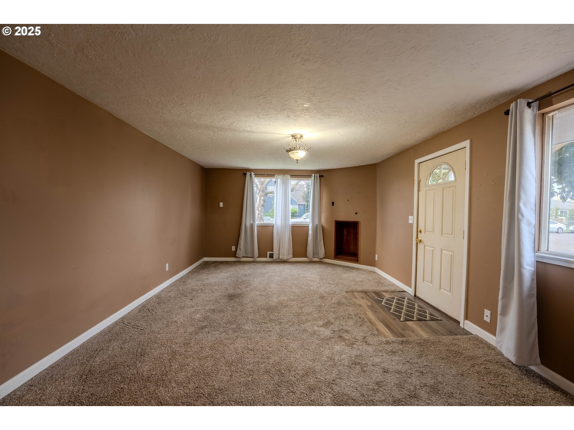 990 24th Street Southeast Salem, OR 97301 - Photo 7 of 21